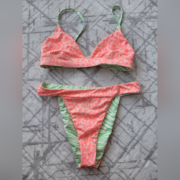 Reversible Billabong Bikini - Picture 3 of 3